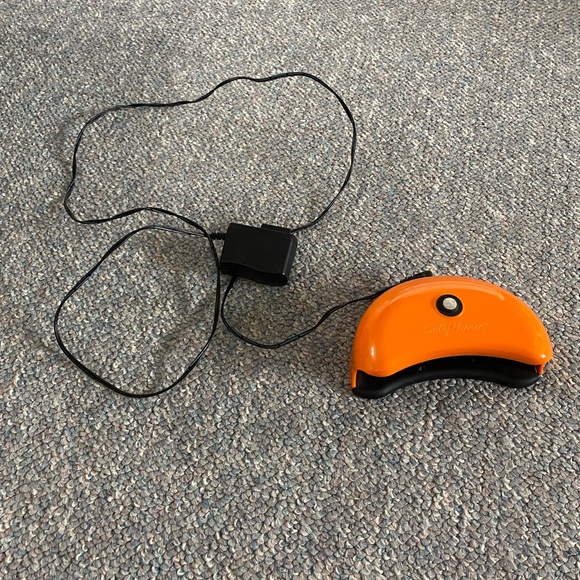 Mini Sally Hansen Nail Lamp - Picture 1 of 3